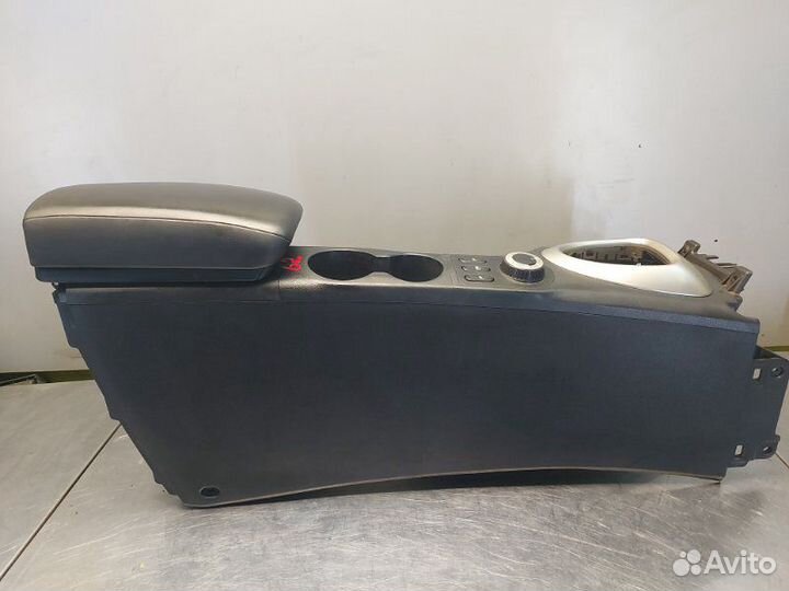 Подлокотник центральная консоль Nissan Qashqai+2