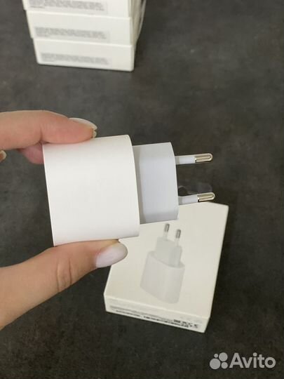 Блок питания для iPhone. Новый, оригинал. 20w