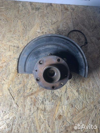 Кулак поворотный передний правый Renault Duster HS