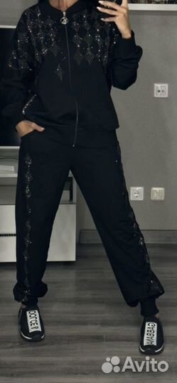 Костюм спортивный большого размера в стразах