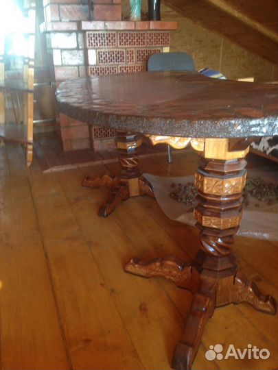 Стол и кресло