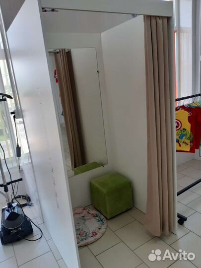 Примерочная кабина с зеркалом шторой