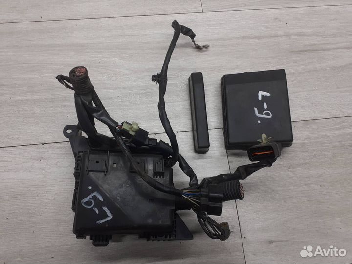 Блок предохранителей моторный Mitsubishi Lancer 9