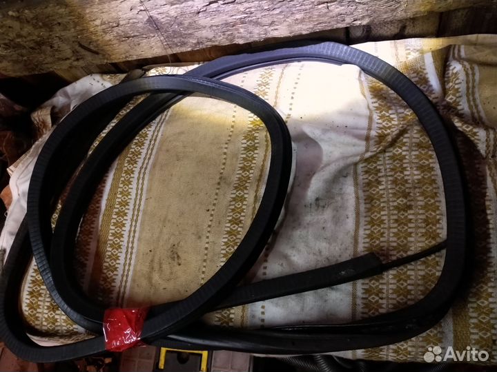 Уплотнитель передней левой двери blazer S15