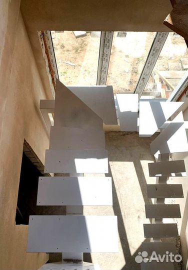 Прямая лестница на металлокаркасе