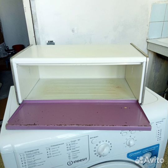 Винтажная металлическая хлебница