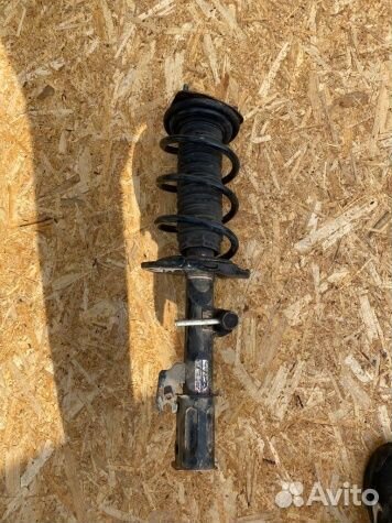 Амортизатор передний Lexus RX 4