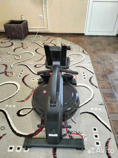 Гребной тренажер водный