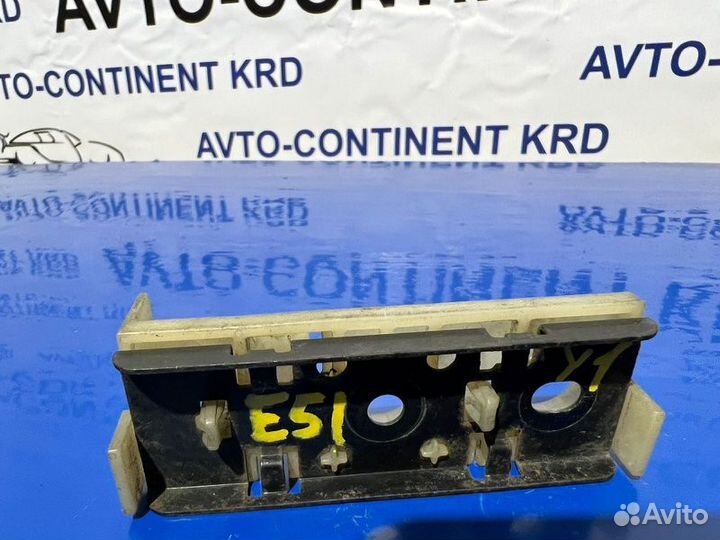 Крепление бампера переднее правое Nissan Elgrand