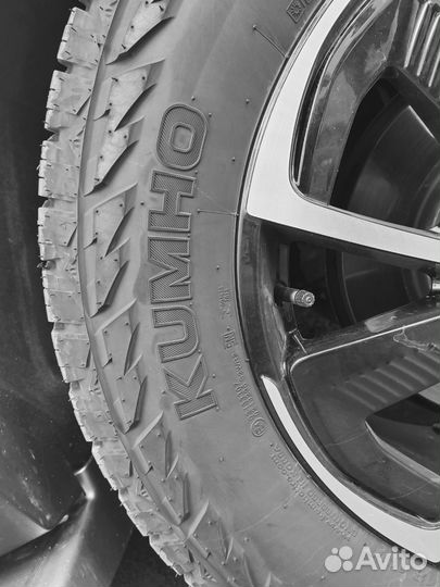 Kumho Road Venture AT52 265/60 R18 110T