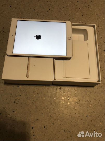 iPad mini 3, gold, (более 50+++ игр и программ)