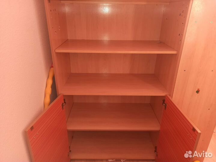 Детская кровать чердак со столом и шкафом