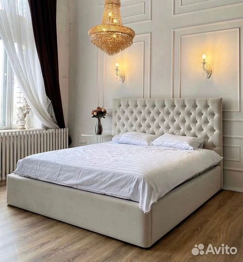 Кровать с мягким изголовьем