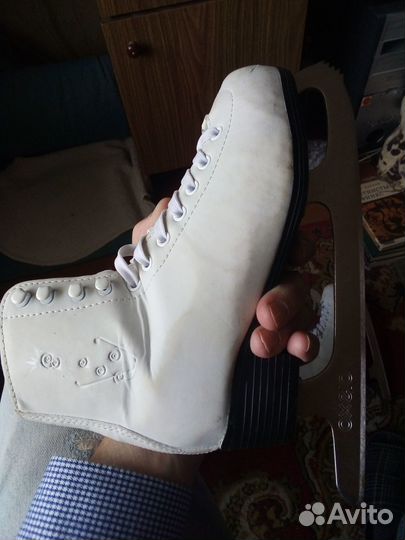 Коньки фигурные женские р.35 и р.36 белые кожа