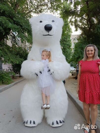 Белый мишка с сердцем поздравление