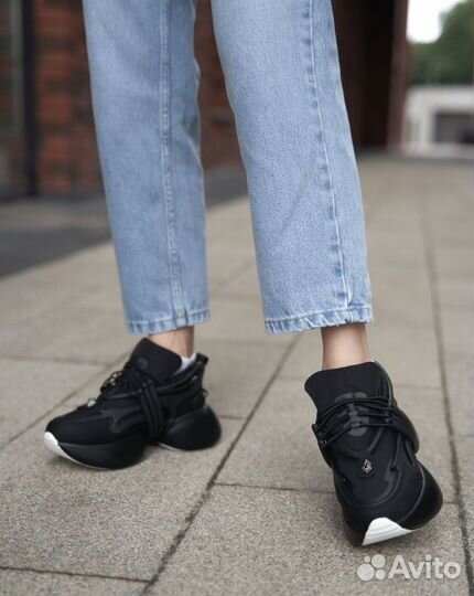 Кроссовки женские