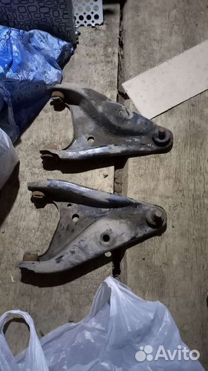 Продам рычаги на Ларгус б/у