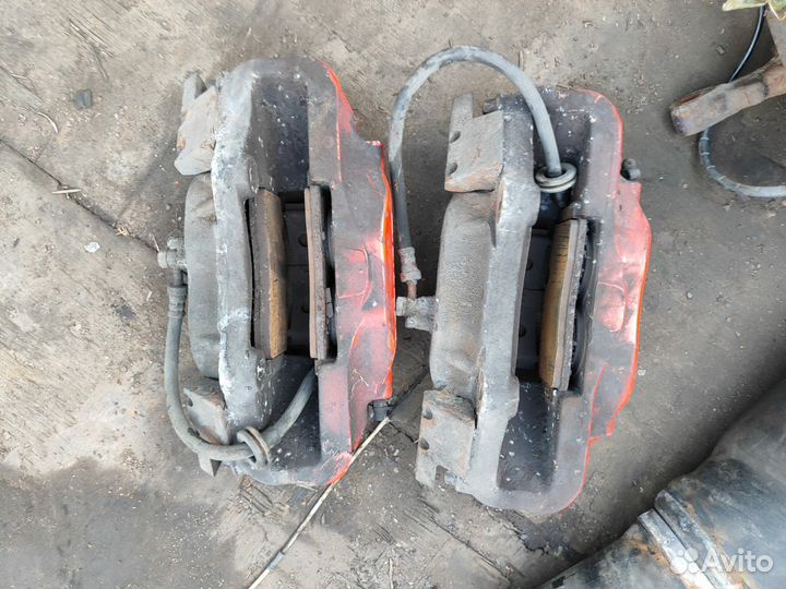 Суппорт передний правый, левый Range Rover L322