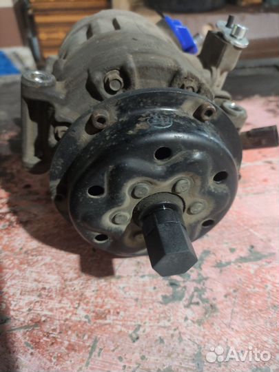 Компрессор кондиционера VW touareg 2.5 7H0820805