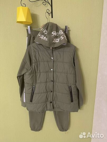 Костюм женский тройка