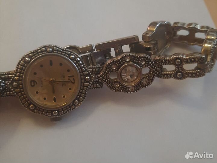 Часы женские ieke