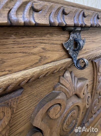 Сундук массивный деревянный