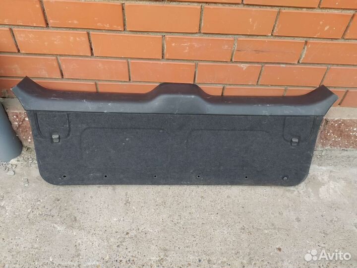 Обшивка двери багажника Субару Легаси BG9