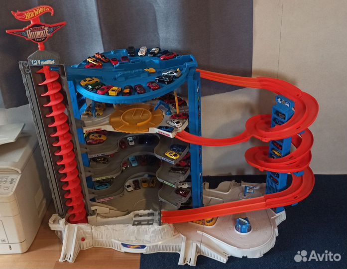 Невообразимый гараж Hot Wheels