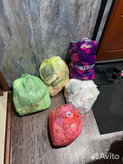 Пакет с детскими вещами