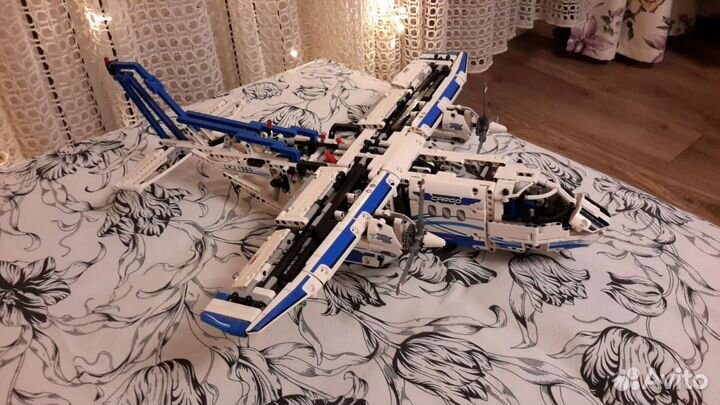 Lego Technic 42025 грузовой самолет