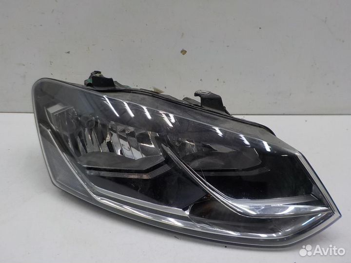 Фара правая Volkswagen Polo
