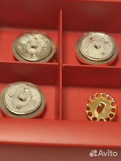 Пуговицы брендовые