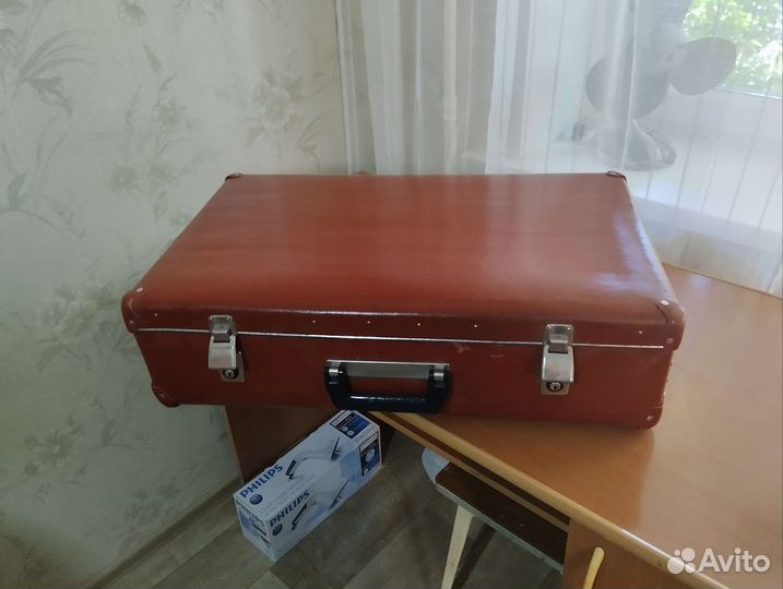 Чемодан фибровый