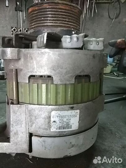 Генератор komatsu 0-35000-4500 24V 60A