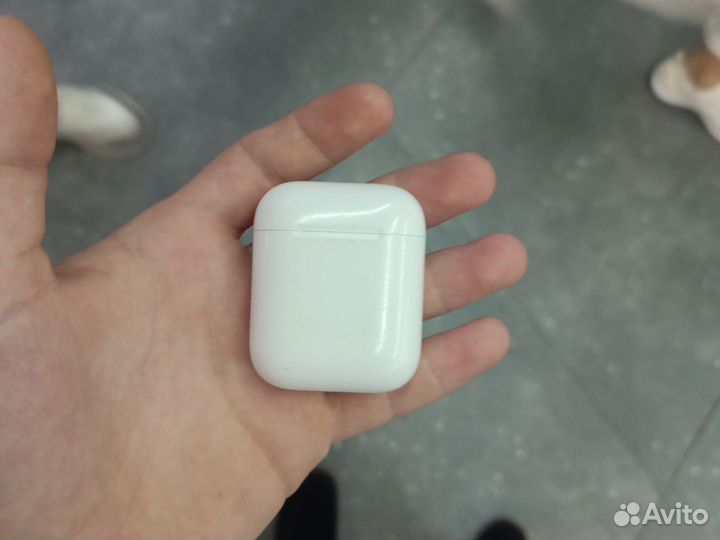 AirPods 1 поколения