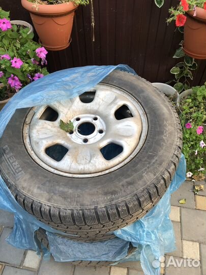 Pirelli Winter Ice Control 215/65 R16