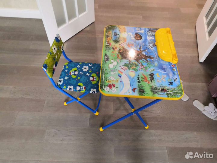 Детский стол и стул