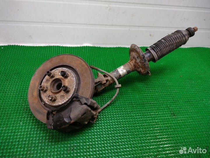 Кулак поворотный передний правый Volkswagen Passat