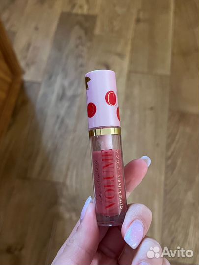 Блеск для губ vivienne sabo