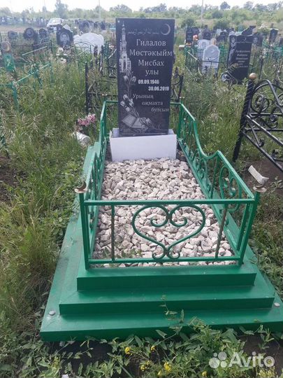 Ограды и памятники