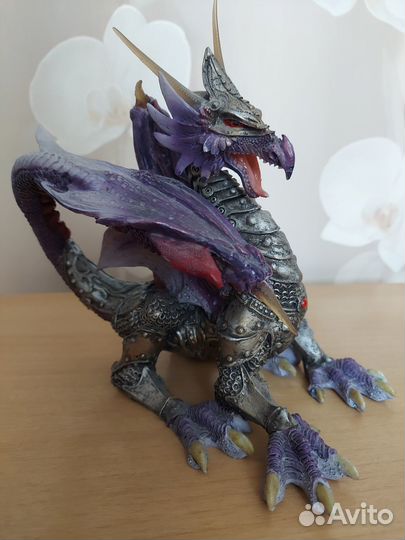 Статуэтка дракона