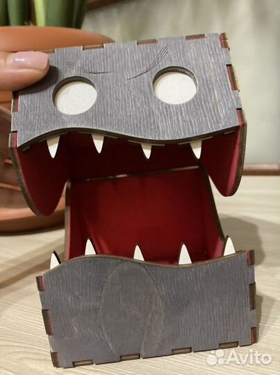 Деревянная шкатулка