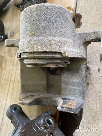 Суппорта передние toyota mark 2 100