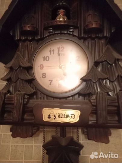 Старые часы с кукушкой