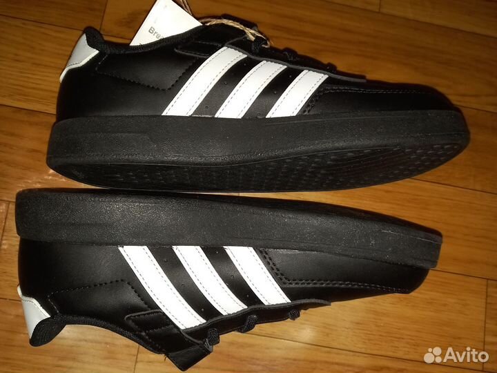Кроссовки Adidas новые