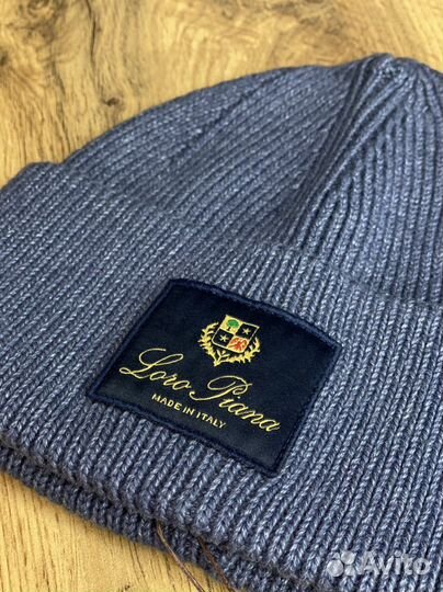 Шапка L O R O P I A N A