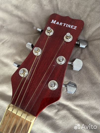 Акустическая гитара