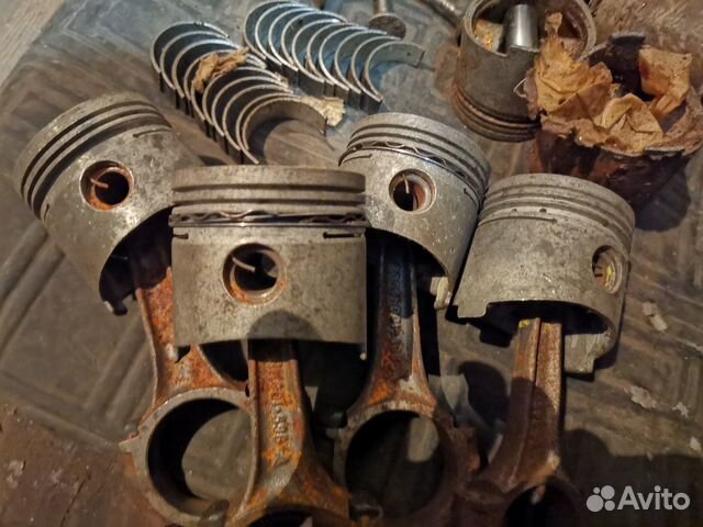 Поршня с шатунами заз 965