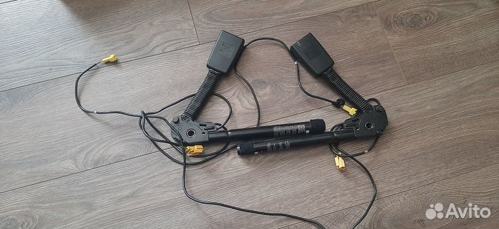 Замок ремня безопасности передний Mercedes W211