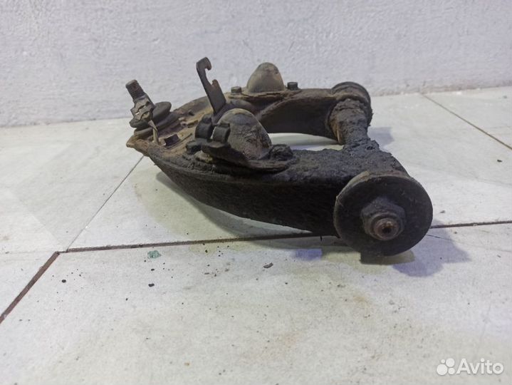 Рычаг передний левый верхний